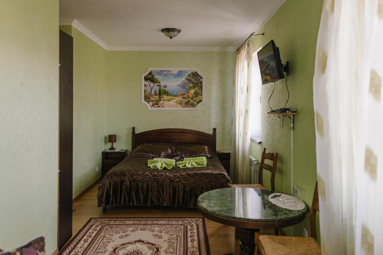 Джерело Kamianets-Podilskyi Ngoại thất bức ảnh