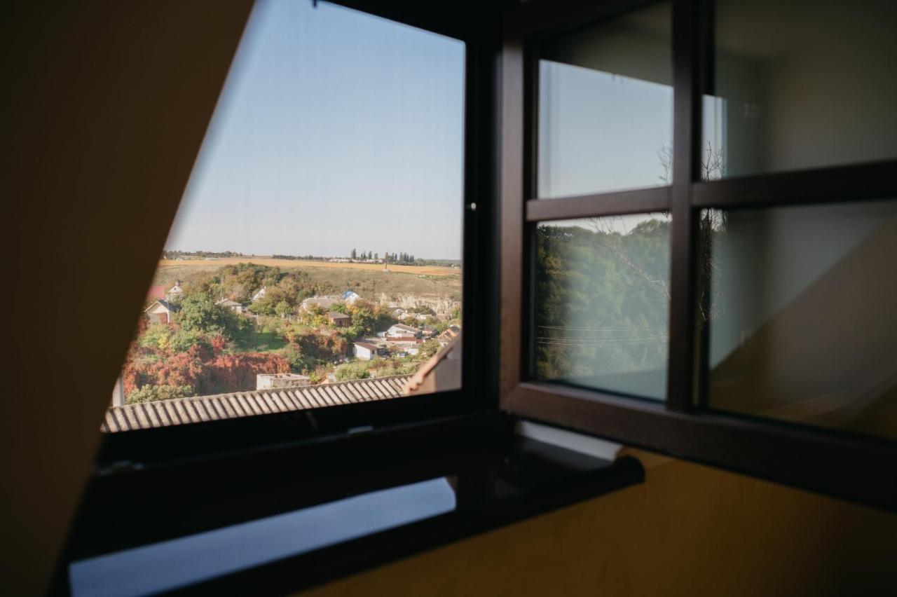 Джерело Kamianets-Podilskyi Ngoại thất bức ảnh